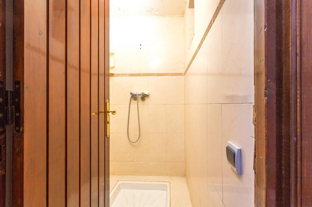 Single Room Shared Shower Toilet